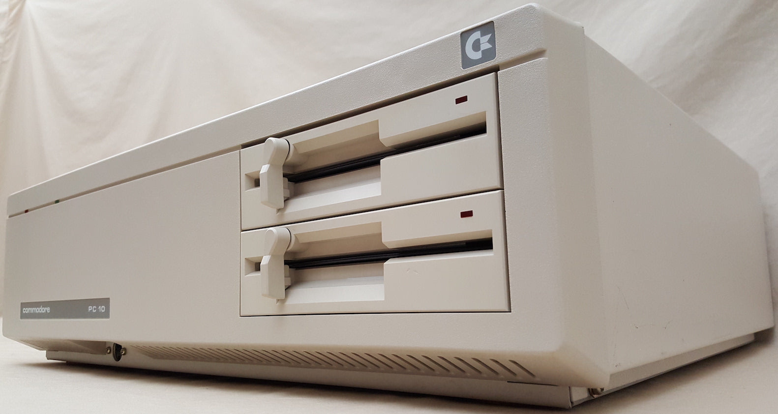 Commodore PC 10 IBM XT 8088 Desktop Computer w/Keyboard 640kb DOS